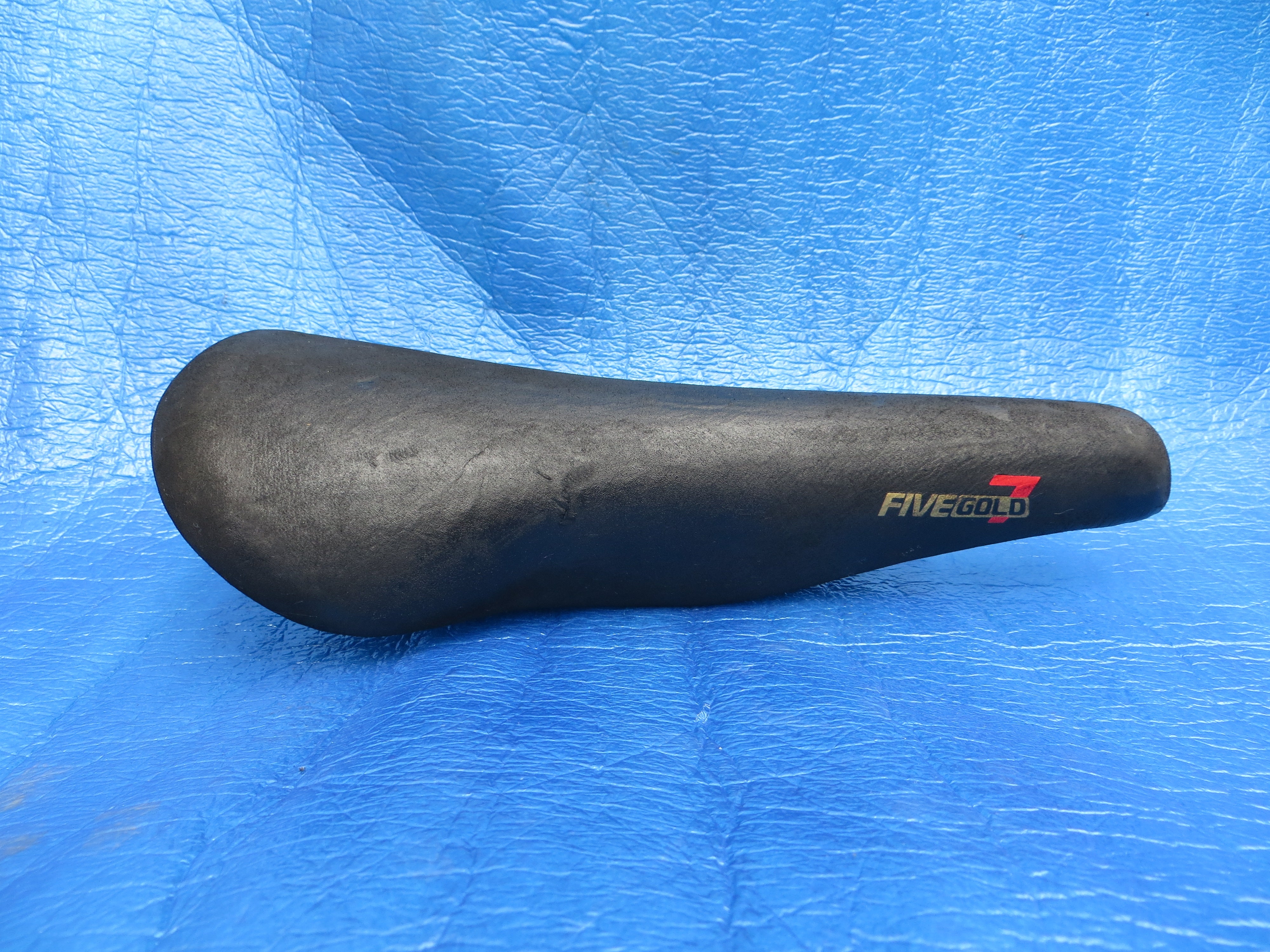 Rare! Kashima Five Gold FG-7P 30mm NJS Unpadded Suede Saddle (25011922)