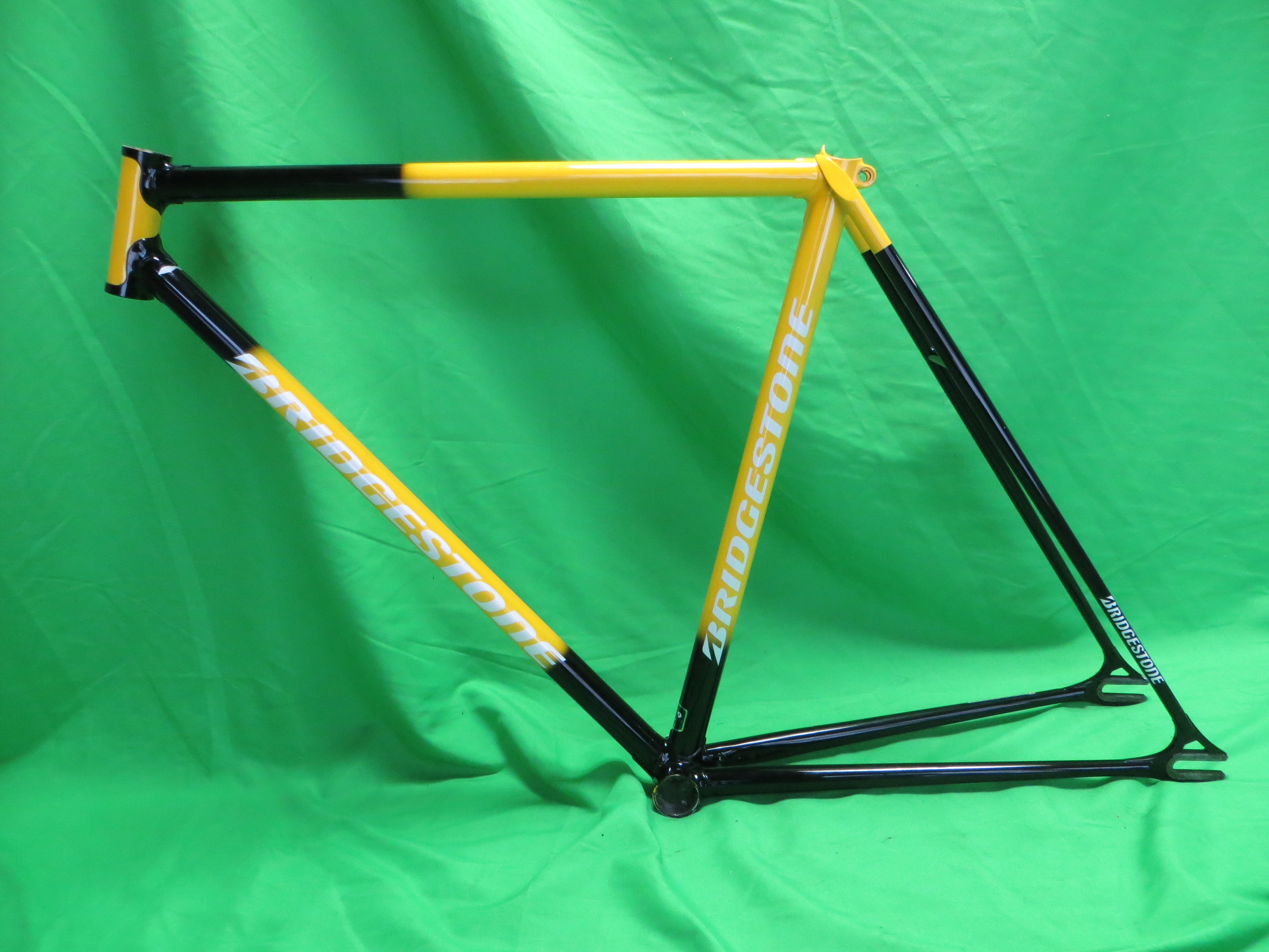 Bridgestone // Yellow / Black Two Tone // 51.5cm // For Repairs /250122