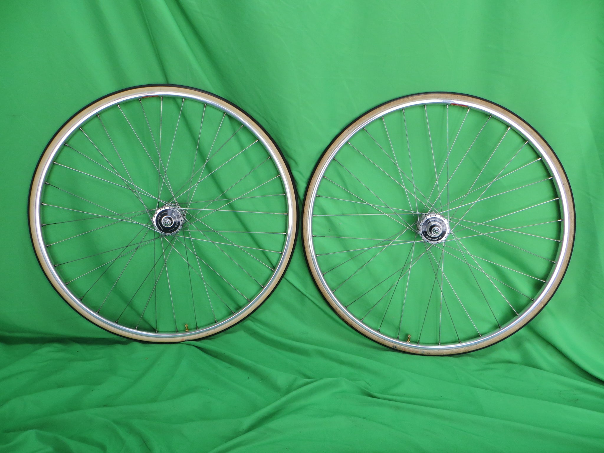 Araya Gold 16B NJS 700c Tubular NJS rims, Shimano Dura Ace HB-7600 NJS hubs 110mm, Soyo Tires (25012501)