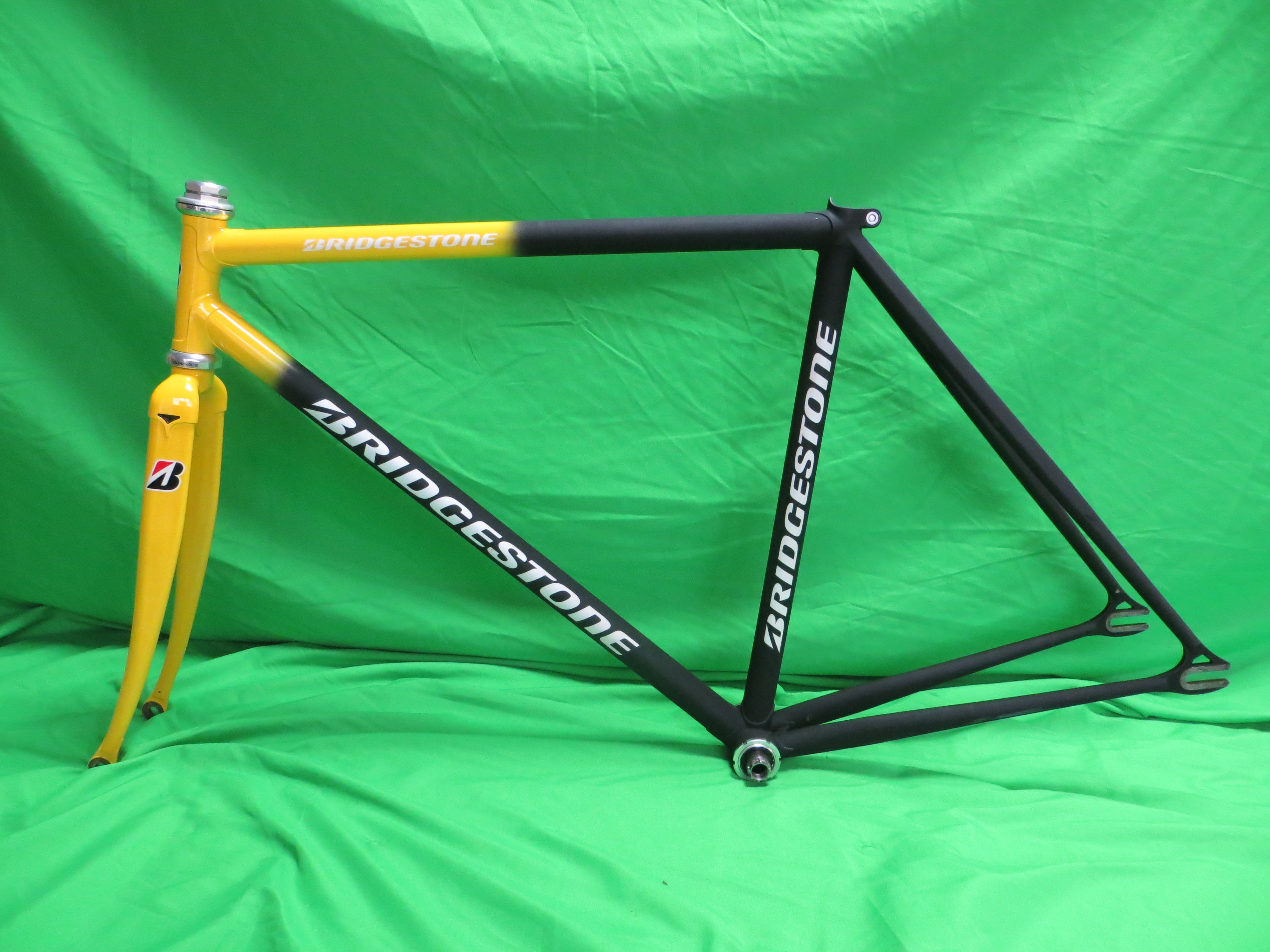 Bridgestone Columbus Max Fork // Matte Black Yellow Fade // 49.5cm