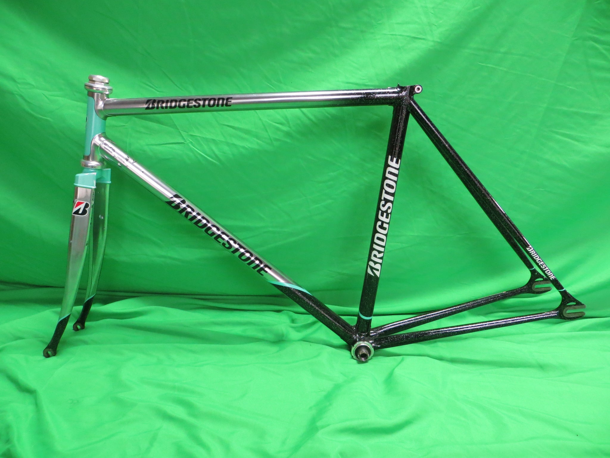 Bridgestone Columbus Max Fork // Mach Silver Black with Silver Flake // 49.5cm