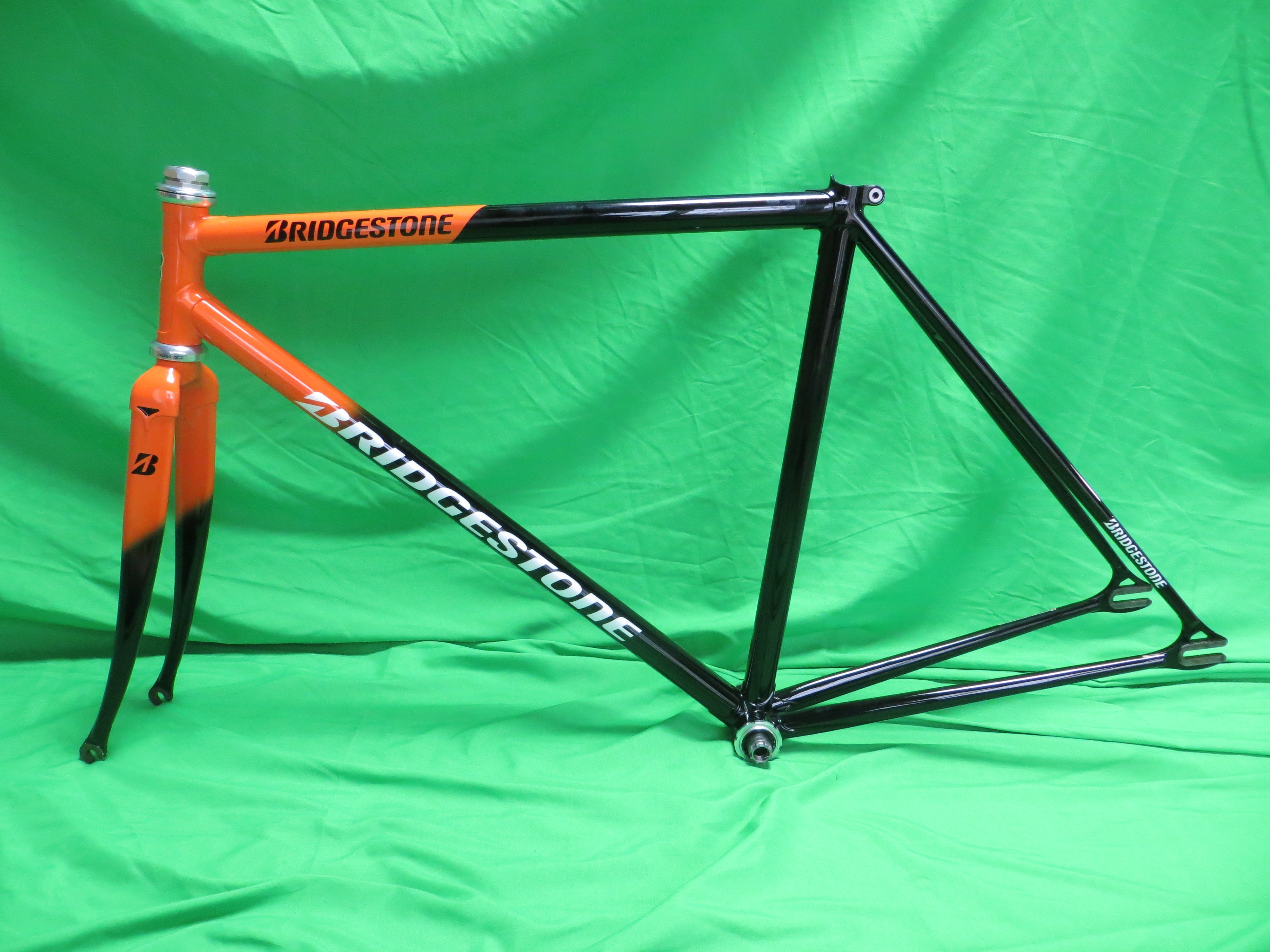 Bridgestone Columbus Max Fork // Black / Orange // 49.5cm