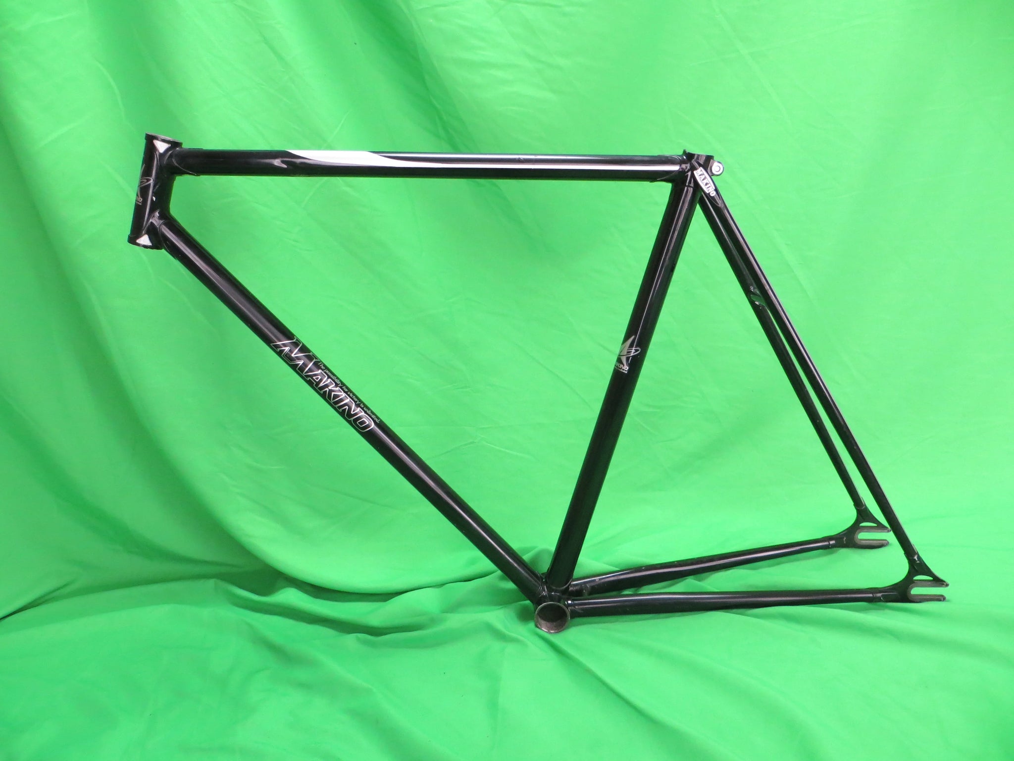 Makino // Black / Silver Two Tone // 52cm // For Repairs