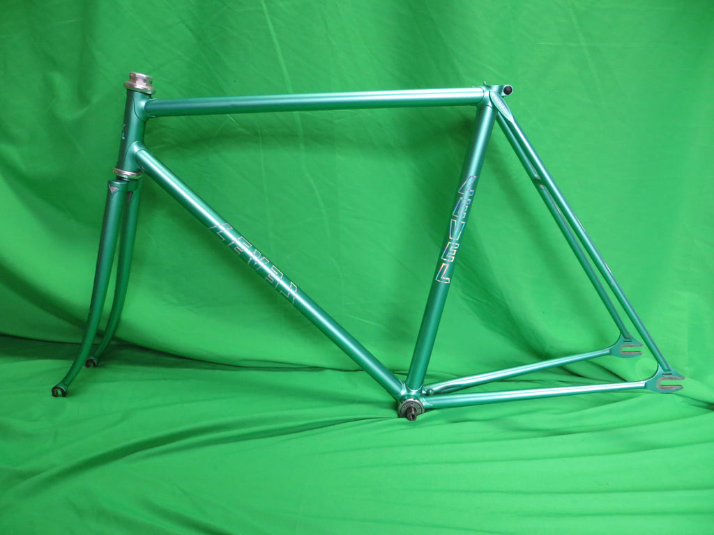 Level // Ice Green Metallic // 51.5cm