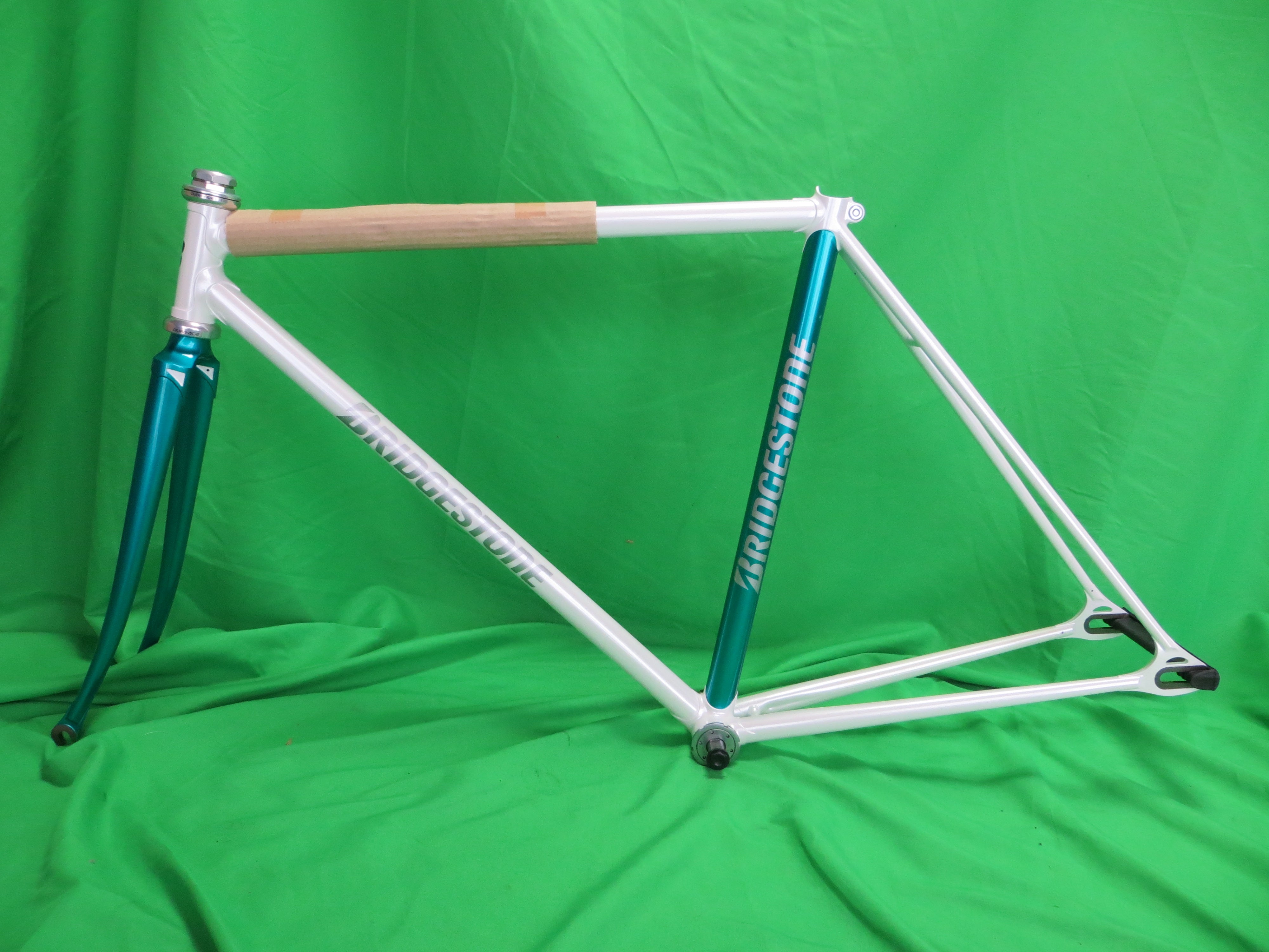 Never Used Bridgestone // White / Turquoise Metallic // 48.5cm