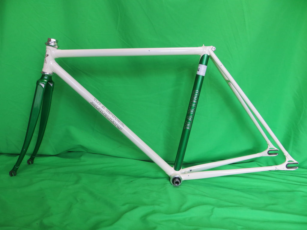 Makino // White / Green Metallic // 47.5cm