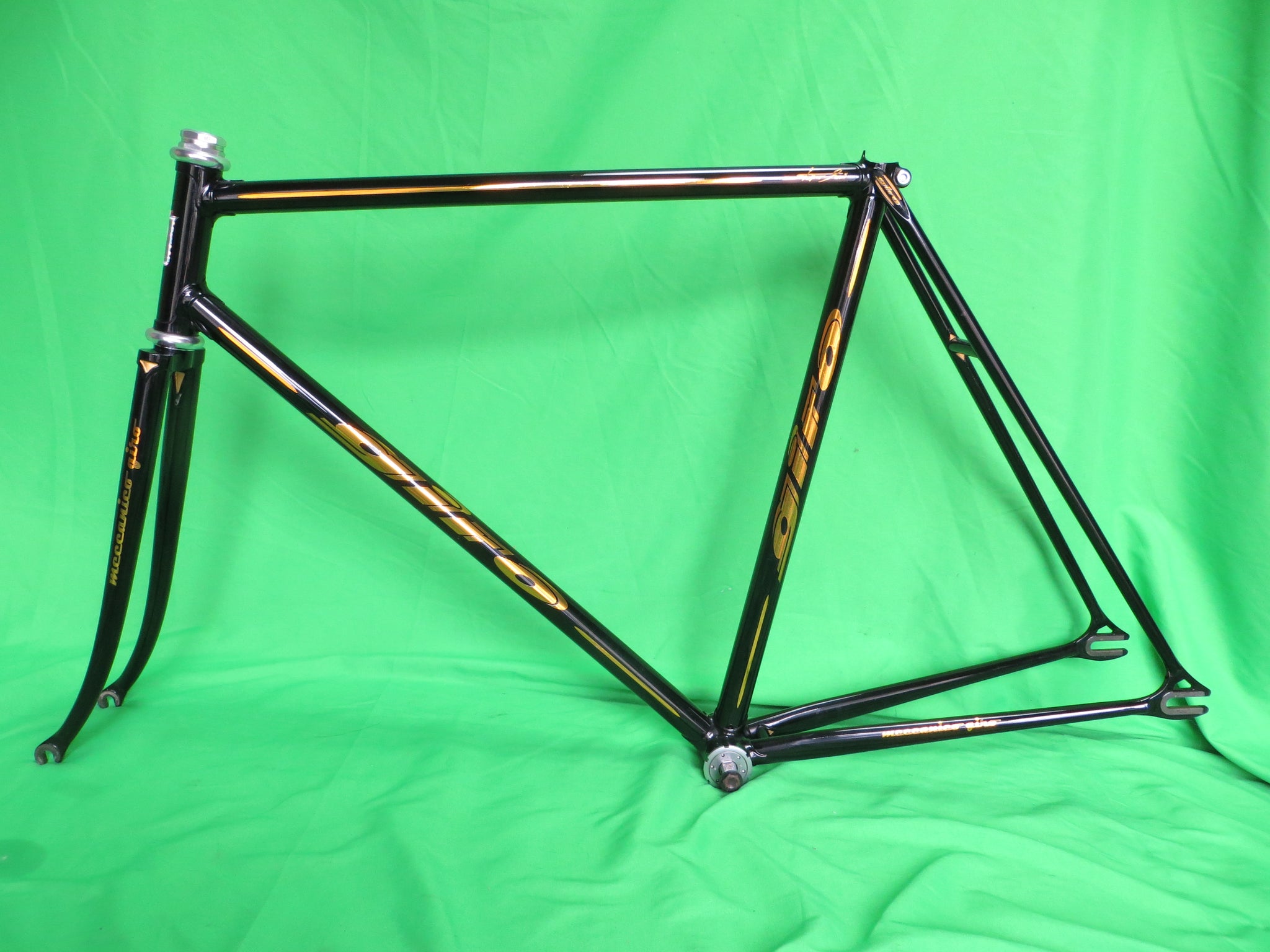 GIRO // Black Metallic // 54cm