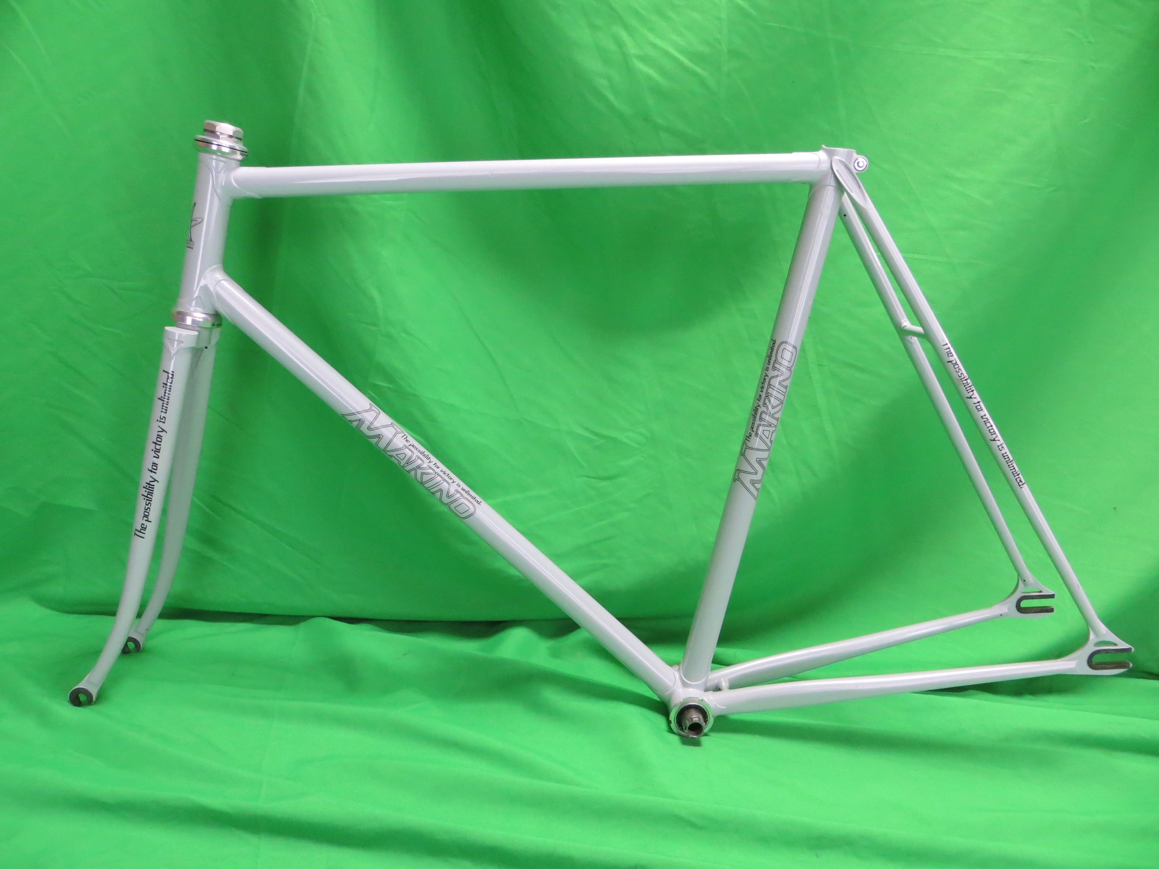 Makino // Bluish White // 55cm