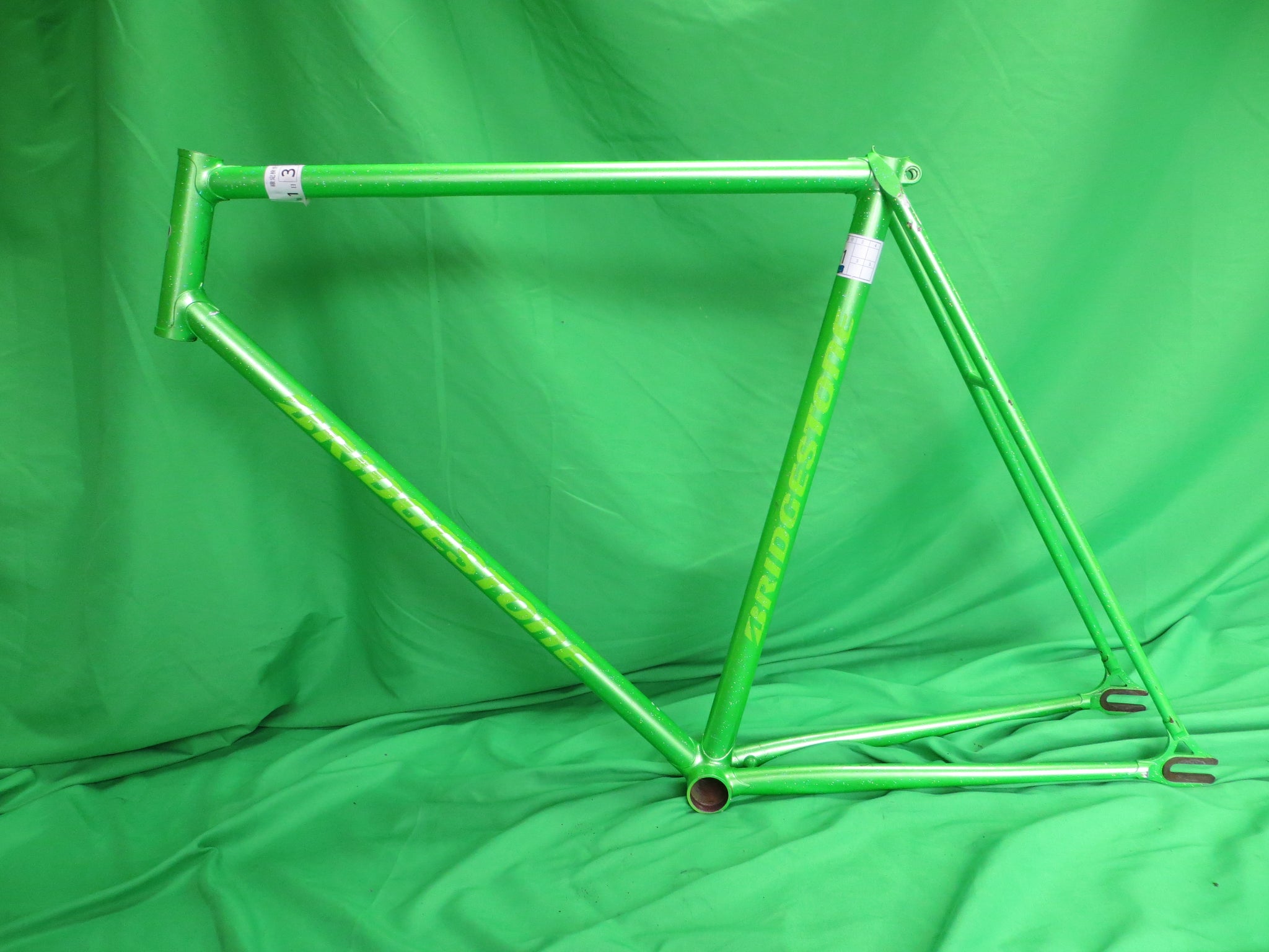 Bridgestone // Yellowish Green Metallic with Rainbow Flake // 56cm // For Repairs