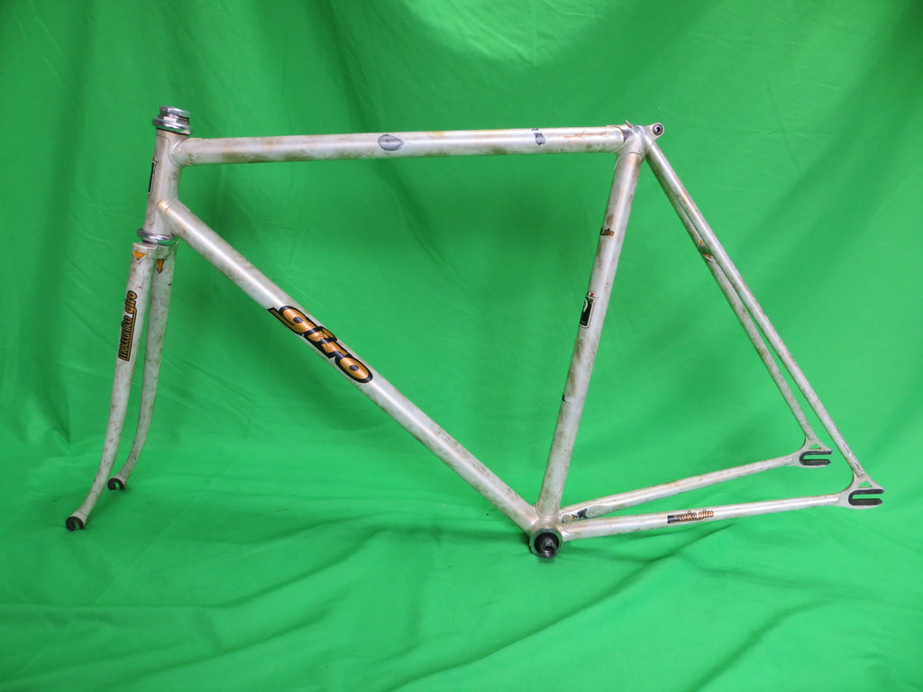 GIRO // White / Gold Marble Finish // 52cm