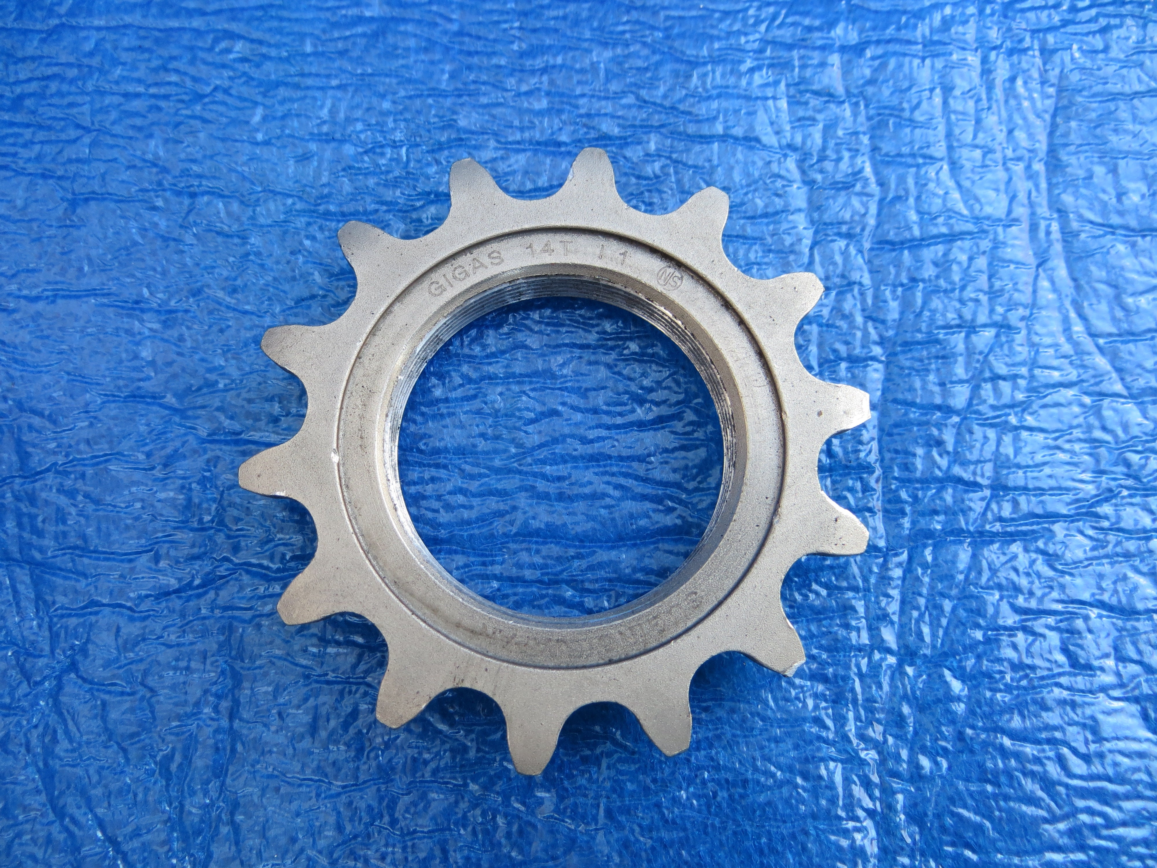 Sugino Gigas 14t 1/8” Track Cog NJS (24120212)