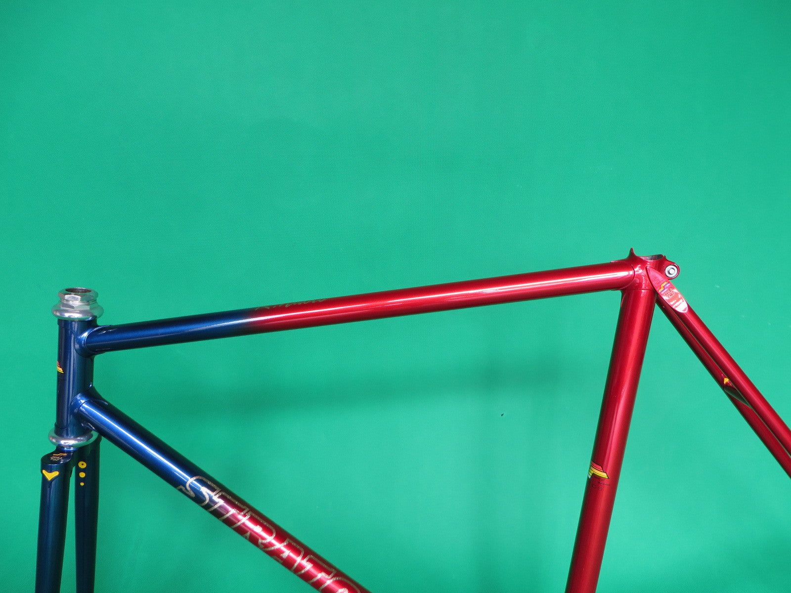 Stratos Red/Blue Fade (52cm)